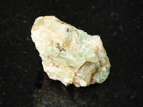 Macro Tir Minéraux Naturels Cristal Chrysobéryle Rugueux Béryl Vert Sur — Photo