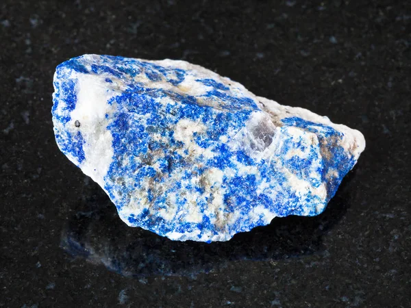 Menembak Makro Mineral Alami Kasar Lazurite Lapis Lazuli Batu Pada — Stok Foto