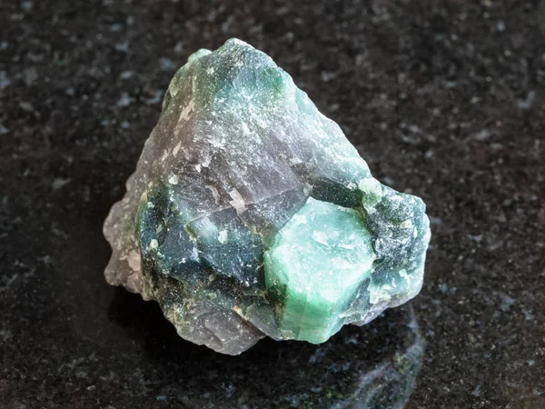 Tembakkan Makro Pada Spesimen Batu Alami Kristal Mentah Dari Batu — Stok Foto