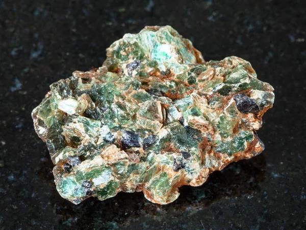 Macro Shooting Natural Mineral Green Beryl Emerald Crystals Rough Rock — Stock Photo, Image