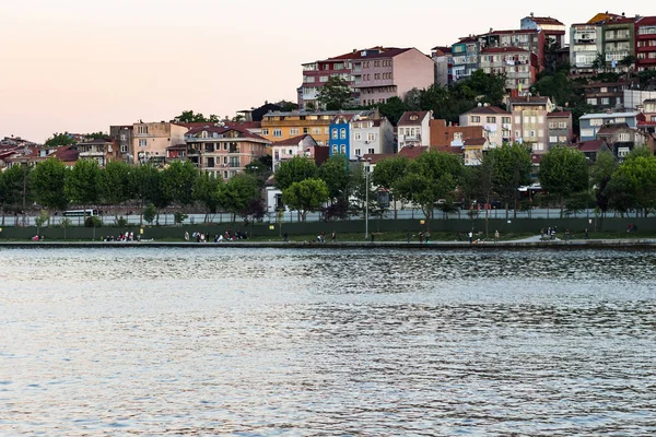 Podróż Turcji Nabrzeże Dzielnicy Fatih Stambule Wiosenny Wieczór Zatoki Złoty — Zdjęcie stockowe