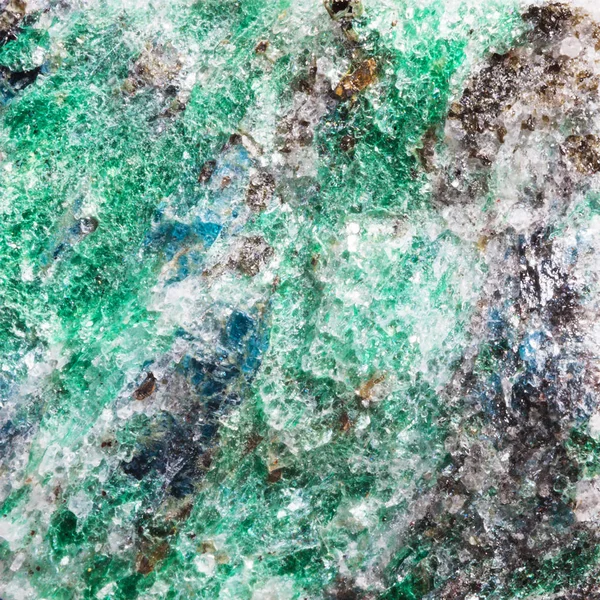Fuchsite 铬云母 有蓝晶石晶体自然质地的宏观拍摄 — 图库照片