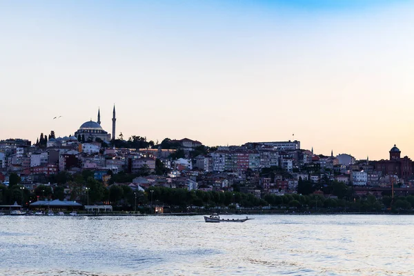 Podróż Turcji Widok Dzielnicy Fatih Stambule Wiosenny Wieczór Zatoki Złoty — Zdjęcie stockowe
