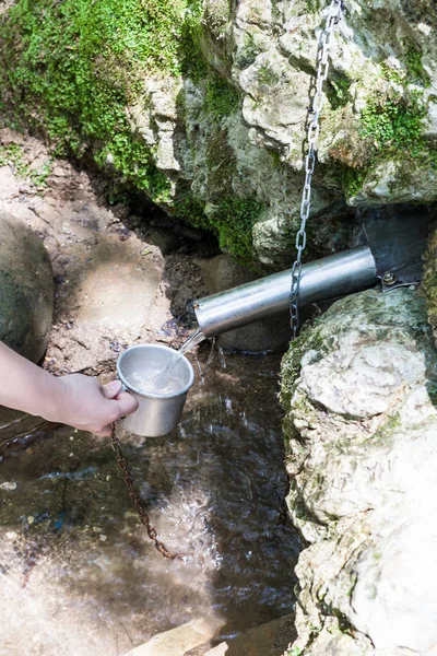 Tour Shapsugskaya Anomalous Zone Tourist Fills Mug Water Silver Spring — Stock Photo, Image