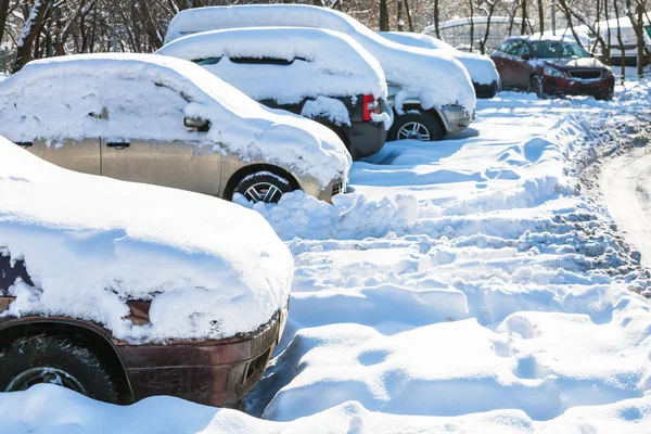 Snow Covered Cars Car Parking Moscow City Sunny Winter Day — Stock Photo, Image