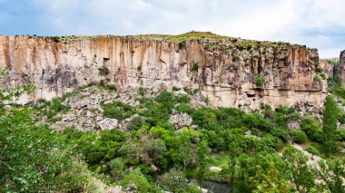 Türkiye - Aksaray ili bahar Kapadokya Ihlara Vadisi'nin gorge duvarlarının seyahat