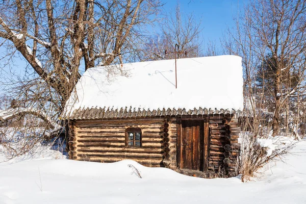 Coberto Neve Pouco Típico Casa Rural Russa Madeira Dia Ensolarado — Fotografia de Stock