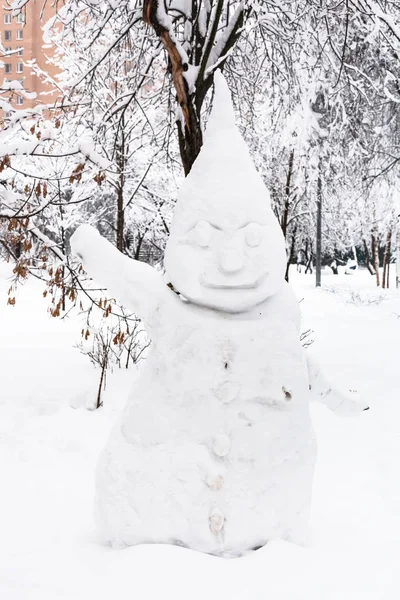 Kardan Adam Moskova Şehirde Kış Kar Yağışı Kamu Kentsel Park — Stok fotoğraf