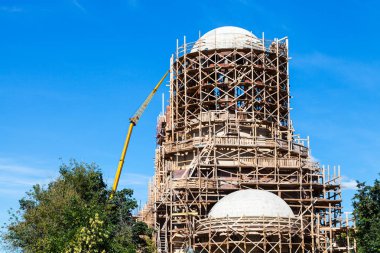 Güneşli yaz günü Saint Spyridon (St Spiridon) Bishop, Trimythous, Koptevo Moskova Bölgesi yeni Ortodoks tapınağın bina