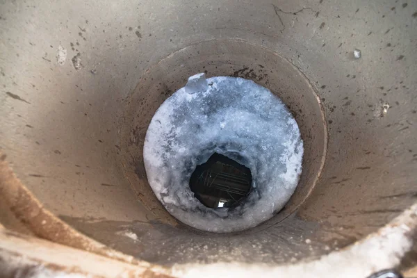 Top View Frozen Water Surface Ice Hole Concrete Well Cold — Stock Photo, Image