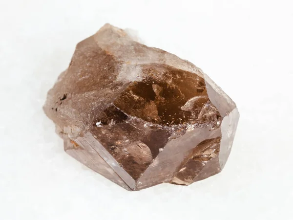 Macro Tiro Mineral Natural Cristal Quartzo Fumegante Cru Mármore Branco — Fotografia de Stock