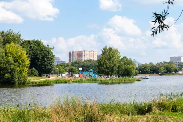 Area Ricreativa Urbana Sul Grande Giardino Accademichesky Stagno Nel Parco — Foto Stock