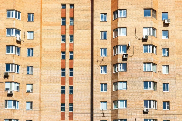 Vooraanzicht Van Stedelijke Baksteen Appartementshuis Moskou Stad Zonnige Zomerdag — Stockfoto