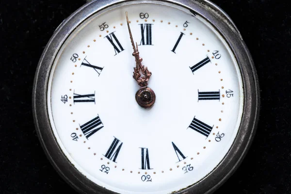 Reloj Bolsillo Retro Sobre Fondo Terciopelo Negro Cerca — Foto de Stock