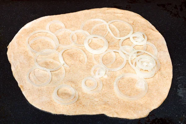 Приготування Пирога Сирі Кільця Цибулі Листі Тіста — стокове фото