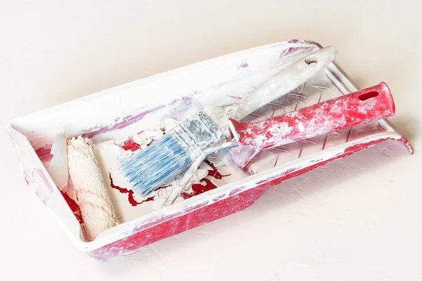 Old Paint Roller Painting Brush Dried Paint Tray White Plastered — Stock Photo, Image