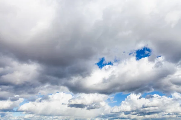 Niskie Dużych Cumulus Chmury Błękitne Niebo Września Południu — Zdjęcie stockowe