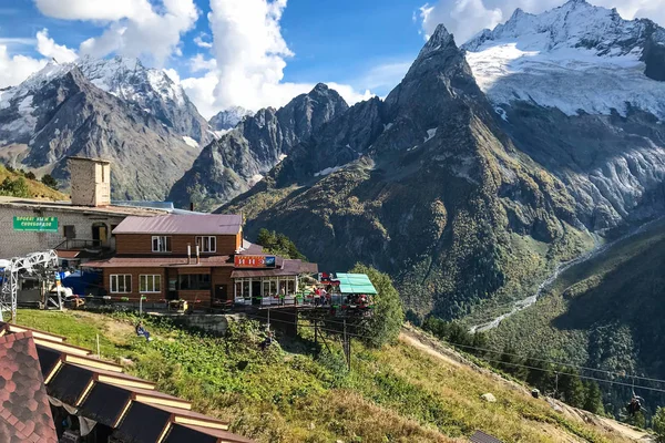 Dombay Rusia Septiembre 2018 Hoteles Restaurantes Estación Esquí Superior Pueblo — Foto de Stock