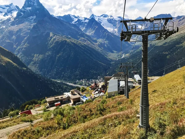 Podróż Północnego Regionu Kaukazu Ropeway Moussa Achitara Uchwyt Dombay Kompleks — Zdjęcie stockowe