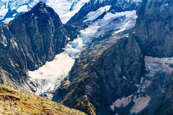 Cestování Severní Kavkaz Oblast Regionu Ledovec Horách Poblíž Dombay Vilu — Stock fotografie