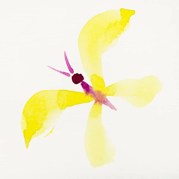在奶纸上用相扑风格的手绘 黄色翅膀由紫色水彩画绘制的飞行蝴蝶 — 图库照片