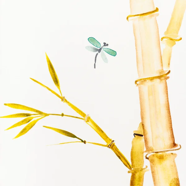 手のクリーム紙に墨絵風の絵 トンボが水彩画で描かれた竹林の近くに飛ぶ — ストック写真