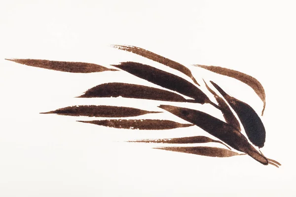 手のクリーム紙 茶色の水彩画で描かれた竹の枝に墨絵風の絵 — ストック写真