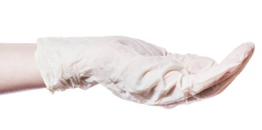 Beyaz arkaplanda izole edilmiş lateks eldivenle avuç içi boşluğun yan görünümü