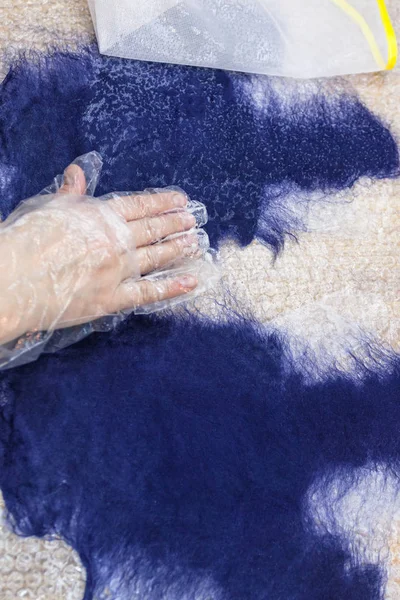 Workshop Hand Making Fleece Gloves Blue Merino Sheep Wool Using — Stock Photo, Image