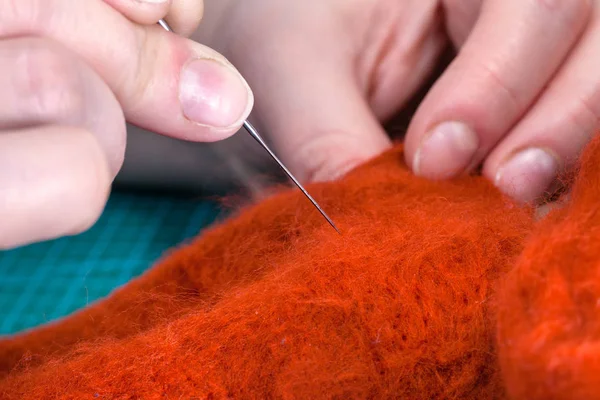 Master Class Repair Fleece Handske Using Needle Felting Process Hantverkare — Stockfoto