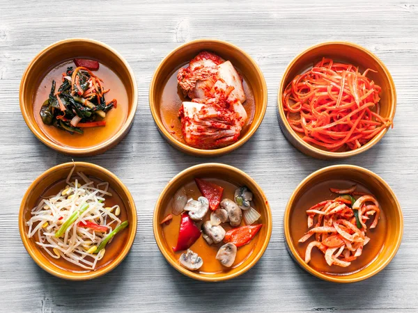 Κορεατική Κουζίνα Κάτοψη Των Διαφόρων Ορεκτικό Banchan Panchan Κεραμικά Κύπελλα — Φωτογραφία Αρχείου