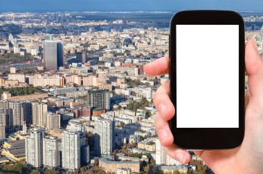 kavram - kuzeydoğu gözlem güverte sonbaharda Moskova şehrin havadan görünümü Smartphone ile boş kesme perde reklam için boş yer ile fotoğraflarını turizm seyahat