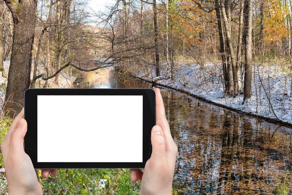 Travel Concept Toeristische Foto Van Rivier Stadspark Gedekt Door Eerste — Stockfoto