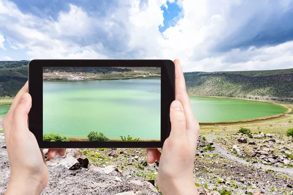 Cestovní Koncept Turistické Fotografie Narligol Crater Lake Lake Nar Geotermálním — Stock fotografie