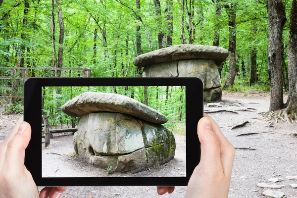 Koncepcja Podróży Fotografie Turystyczne Prehistorycznych Dużych Shapsugsky Dolmen Abinsk Pogórza — Zdjęcie stockowe