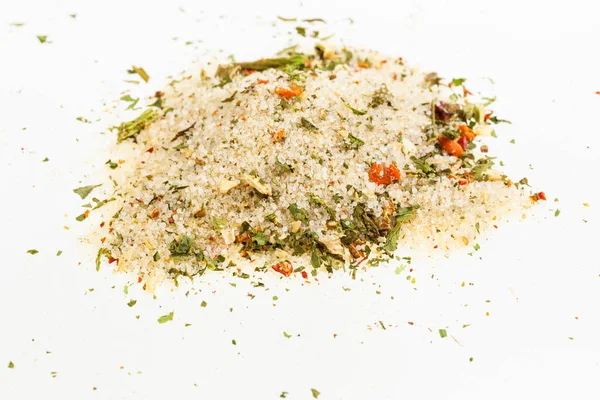 Högen av kryddat salt med torkade grönsaker — Stockfoto