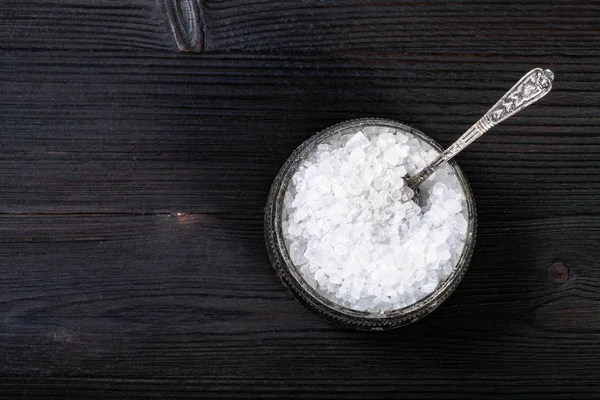 Top view salt cellar with coarse Sea Salt on table — Stock Photo, Image