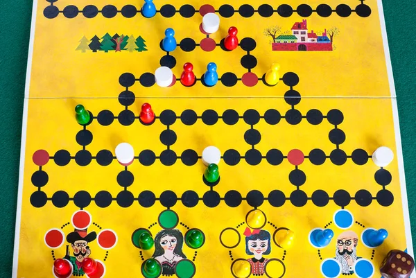 Malefiz strateji tahtası oyunu yukarıda görünümü — Stok fotoğraf