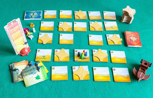 starting position of Forbidden Desert board game