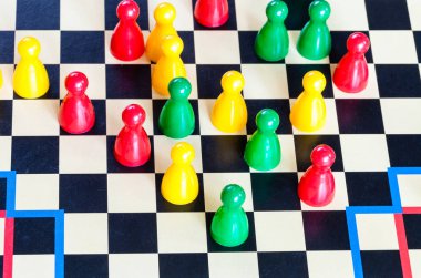 Halma strateji tahtası oyunu yakın oyun