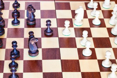 satranç tahtası nda satranç oynanış yan görünümü yakın