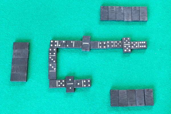 Gameplay of dominoes board game with black tiles — Stock Photo, Image