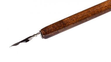 nib kahverengi daldırma kalem siyah mürekkep le dolu yakın