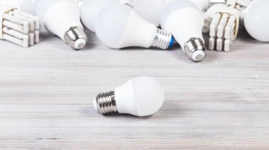 bir beyaz Led ampul lambave enerji tasarruflu lambalar