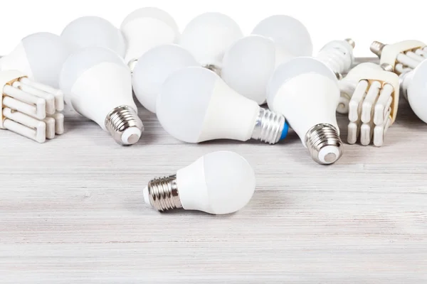 Ampoules LED blanches et lampes à tubes fluorescents — Photo