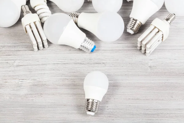Vista superior de led blanco y lámparas de bajo consumo — Foto de Stock