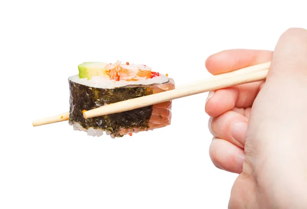 Bacchette tiene in stile occidentale rotolo di sushi isolato — Foto Stock