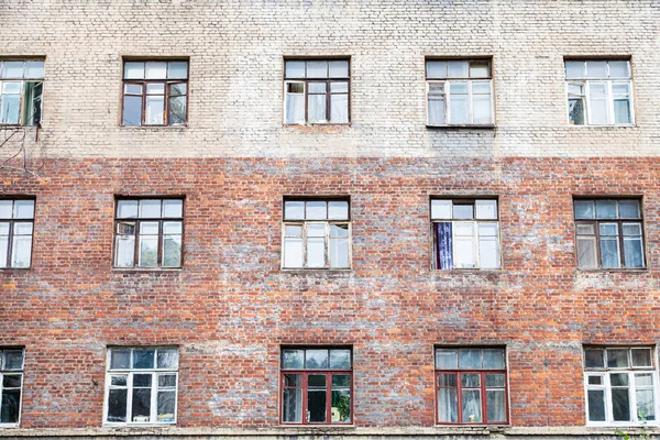 Facade of shabby wall of multistorey brick house — Stock Photo, Image