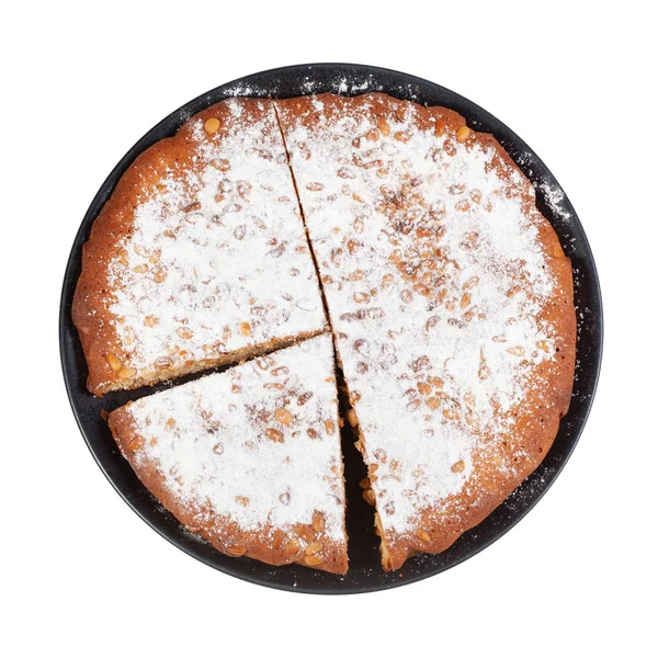 Vista superior de la torta de nuez de pino italiano en placa negra —  Fotos de Stock