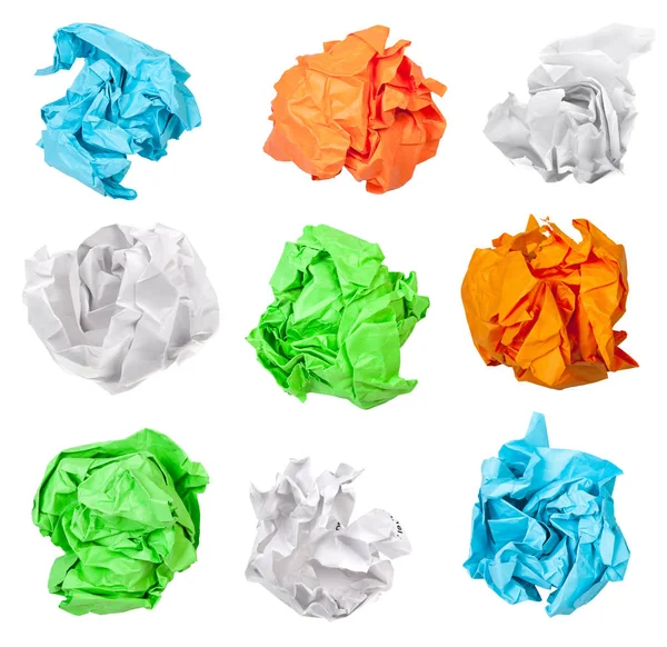Verschillende verfrommelde papieren ballen geïsoleerd op wit — Stockfoto